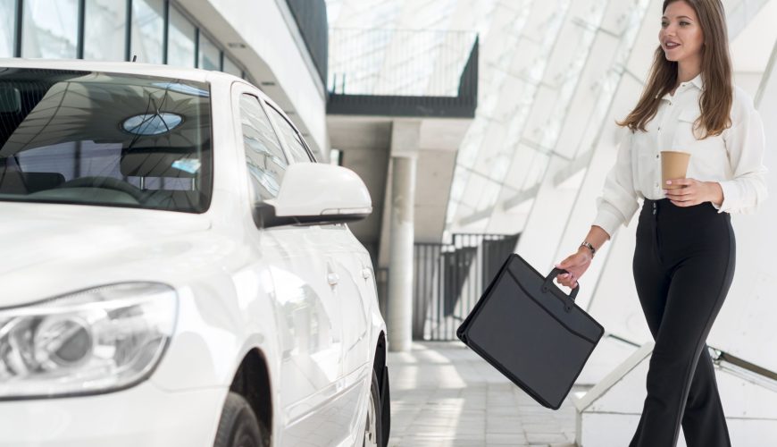 Complete Guide to Chauffeur Service Dubai for Tourists – Luxury Travel RCT