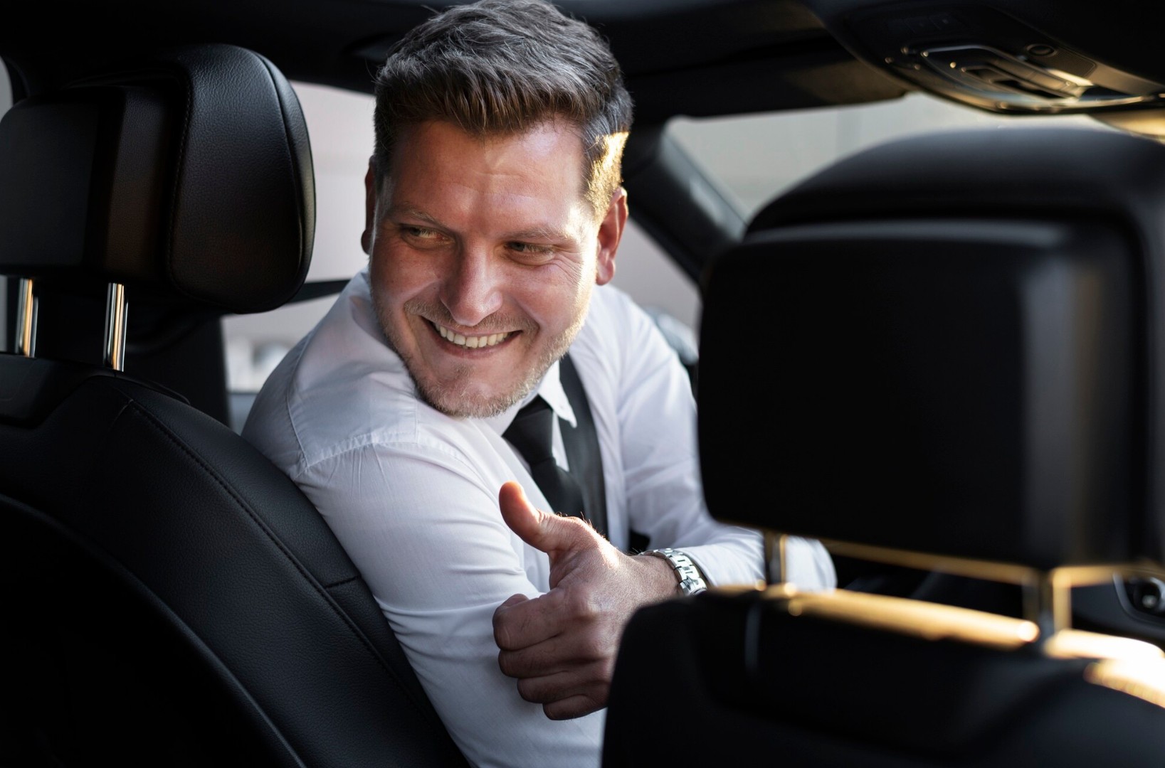 Reliable Car Hire with Driver for Dubai